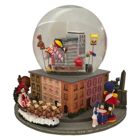 2005 Macy's Thanksgiving Day Parade Musical Snow Globe Santa Is Coming To Town - Picture 13 of 17